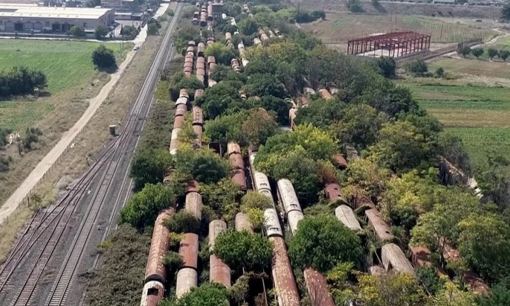 Θεσσαλονίκη: Ένα «νεκροταφείο» τρένων μια ανάσα από την πόλη